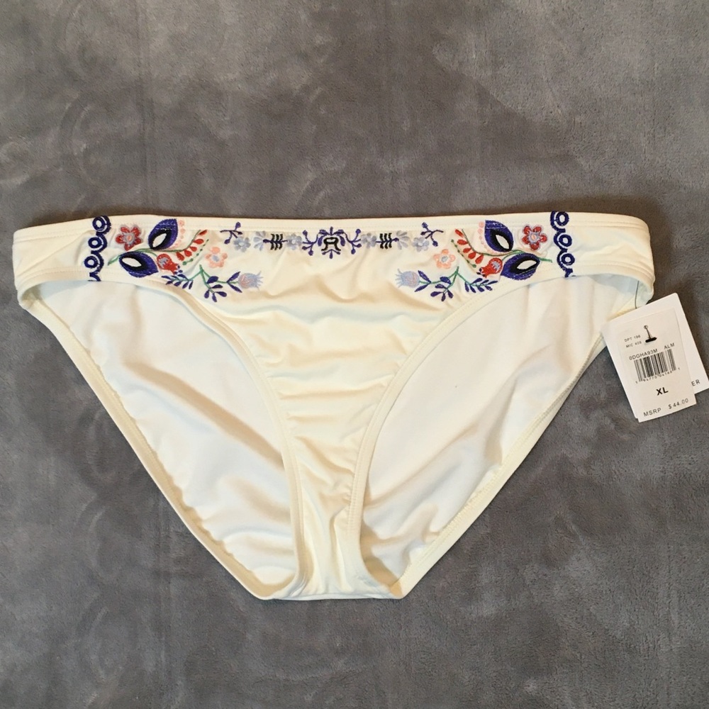 NWT Women’s Bikini Bottoms - Size XL